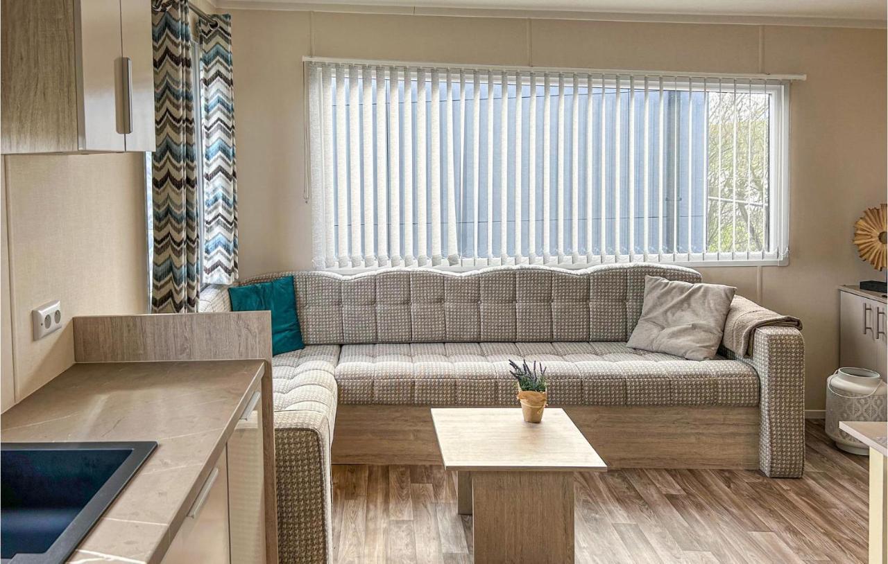 2 Bedroom Stunning In *